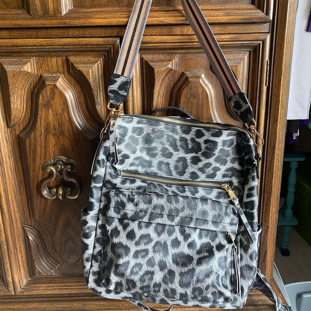 Modern+chic black leopard backpack